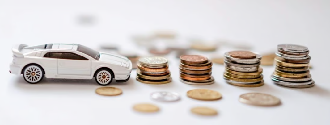 Visual breakdown of Iceland campervan rental deposit fees and insurance coverage.