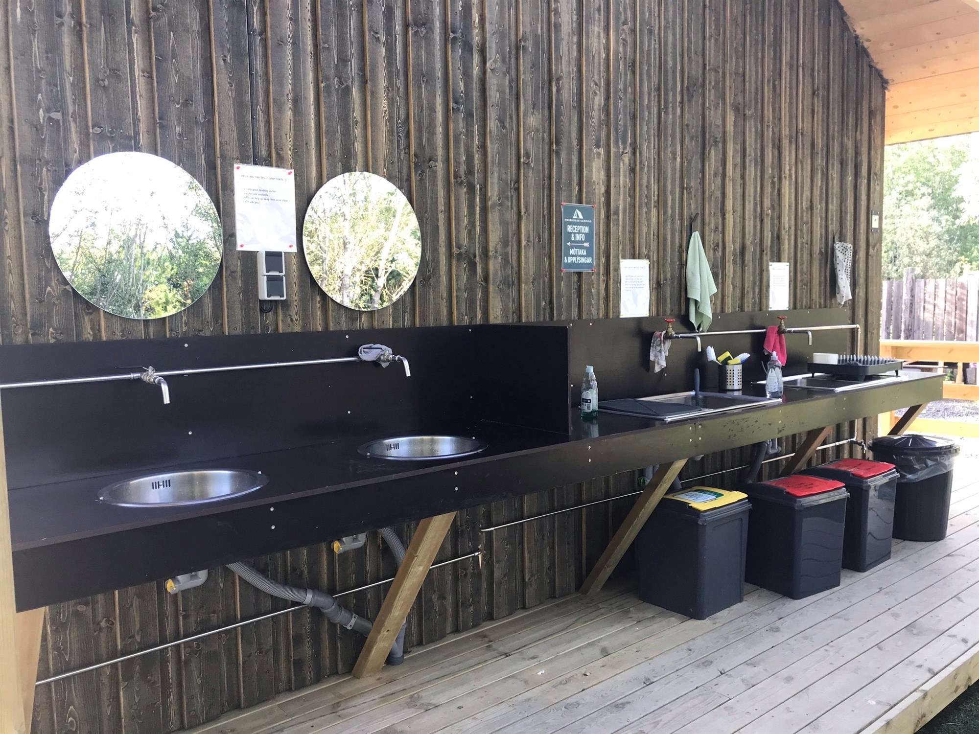 Shared washing and dishwashing facilities at an Iceland campsite used by campervan travelers and campers.